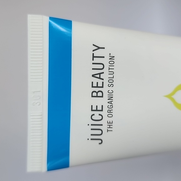 Juice Beauty SPF 30 Oil-Free Moisturizer - Picture 2 of 7